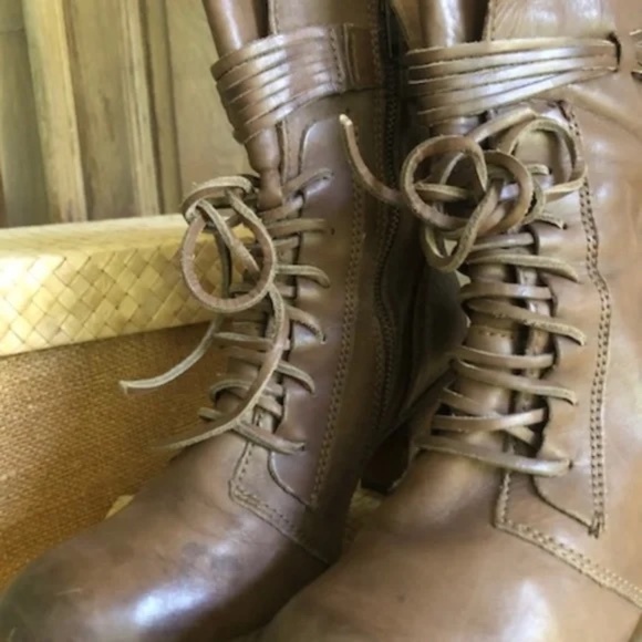 Born Lace up distressed boots - Picture 2 of 8